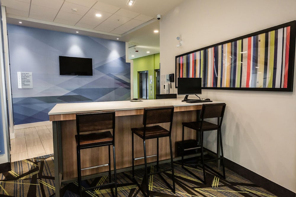Holiday Inn Express Suites Edmonton N St Albert 8/72