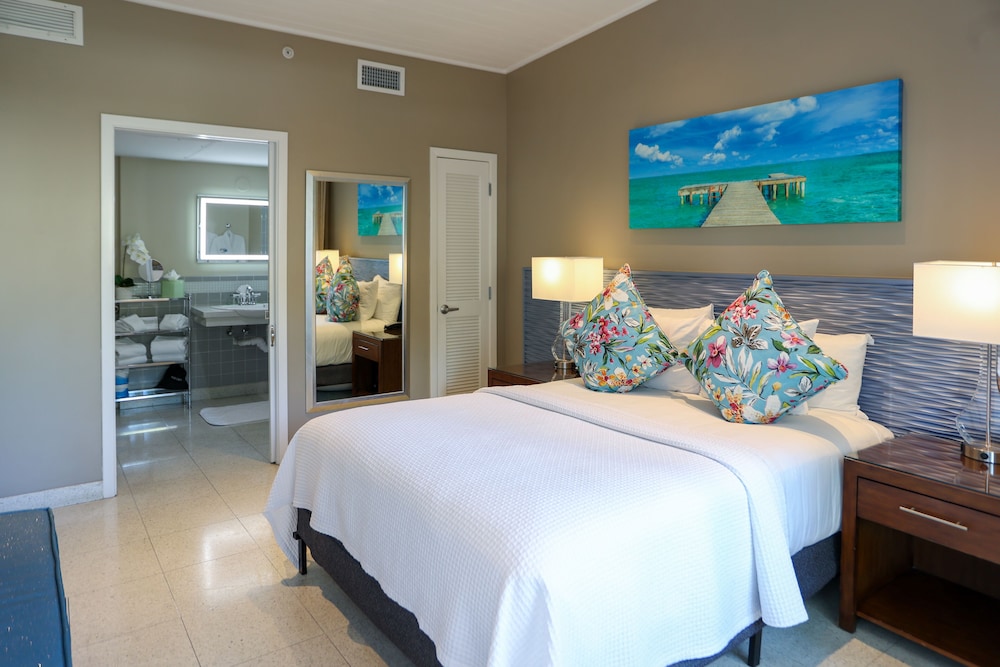 DELUXE, QUEEN BED, ACCESSIBLE