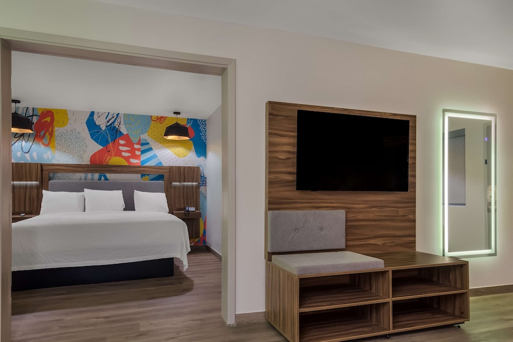 Signature Inn Houston Galleria 3/23