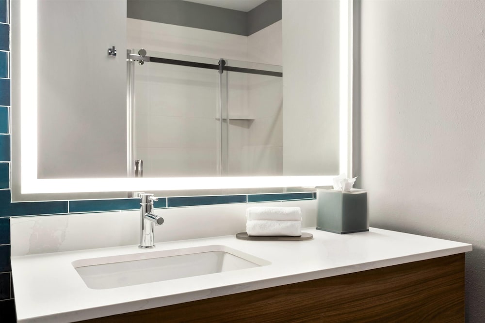 La Quinta Inn & Suites by Wyndham Mount Laurel / Moorestown 54/58