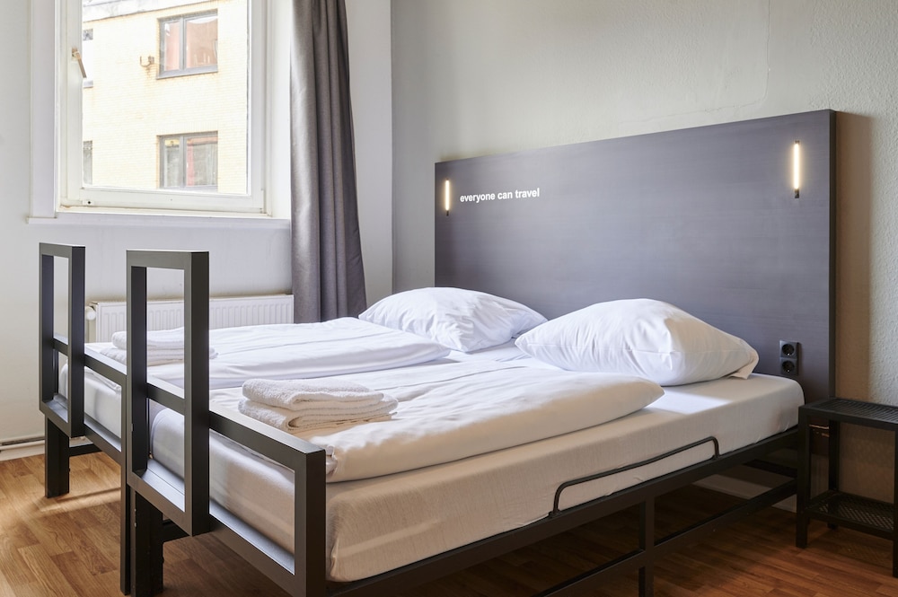 Room, Single, Twin Beds