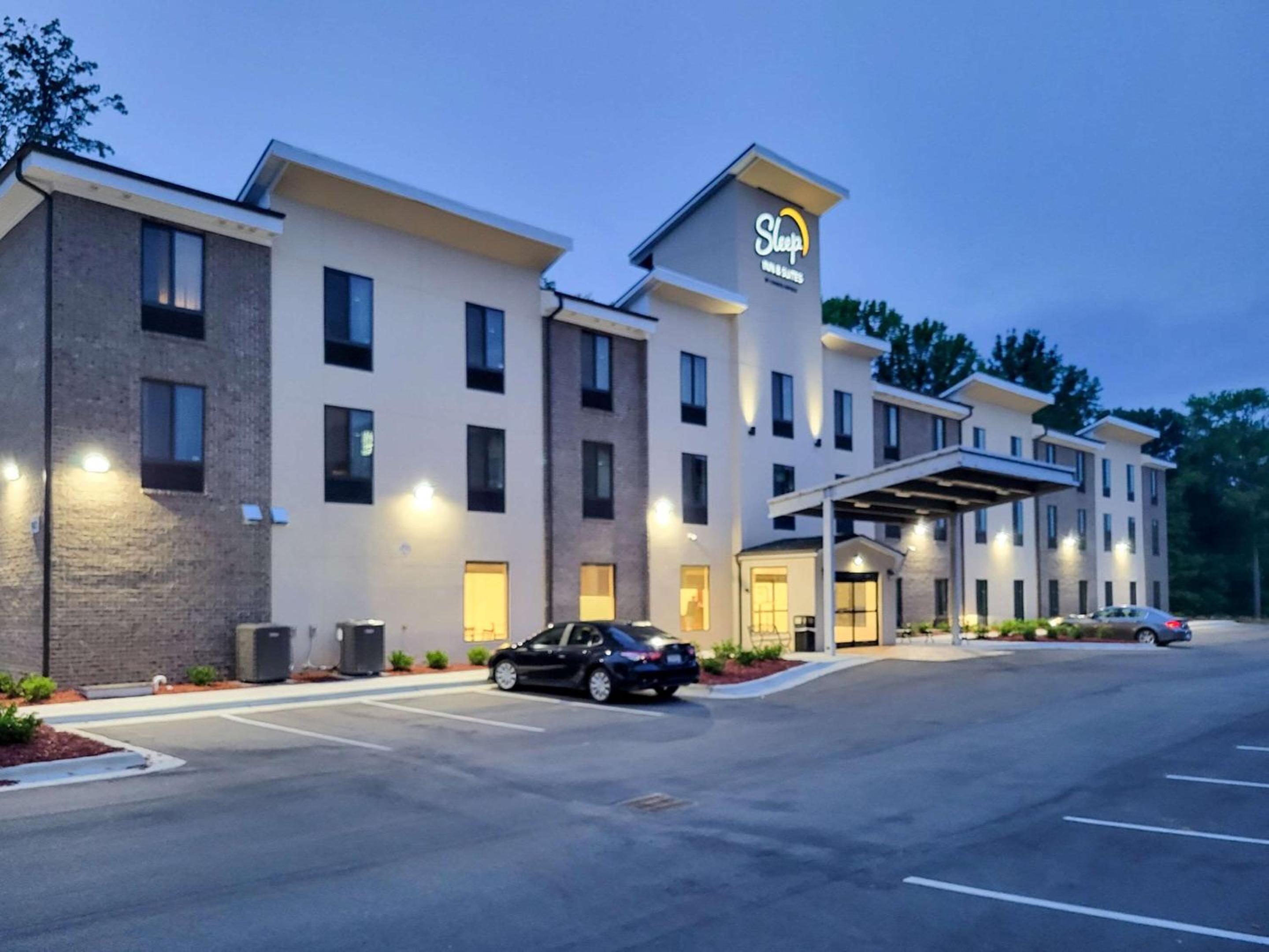 Sleep Inn and Suites Coliseum Area 15/22