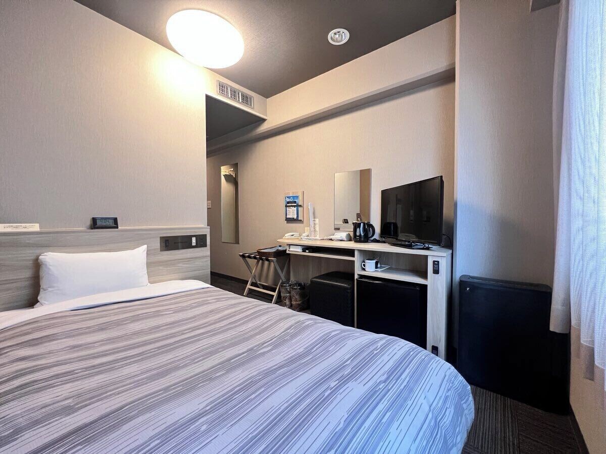 ROOM, SINGLE