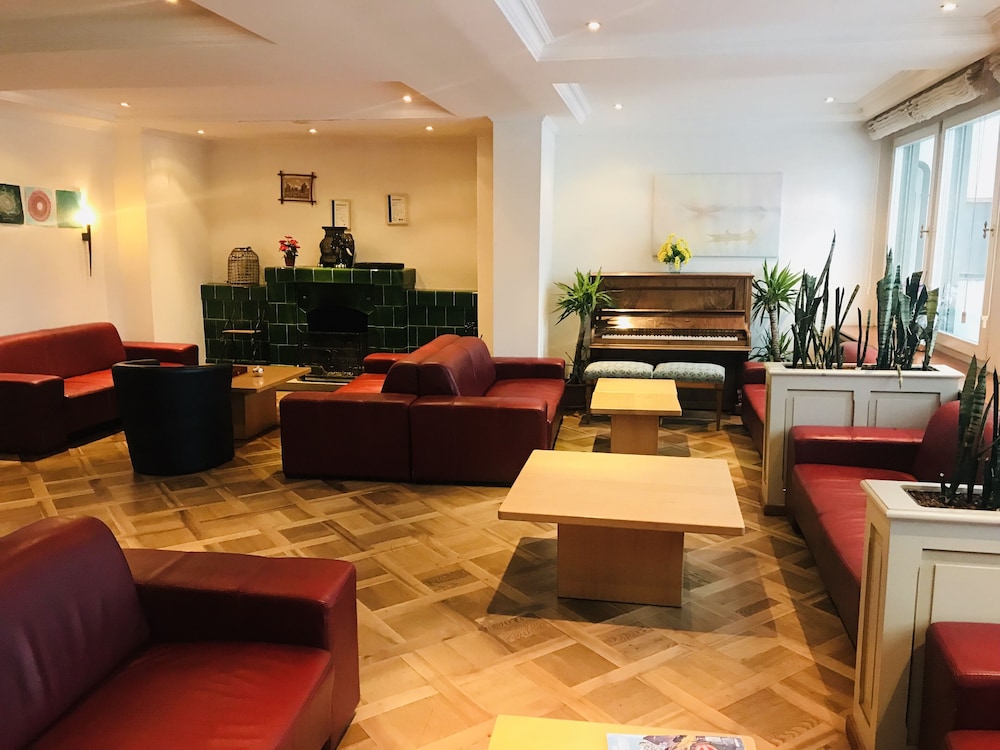 Park Hotel Bellevue Lenk 32/48