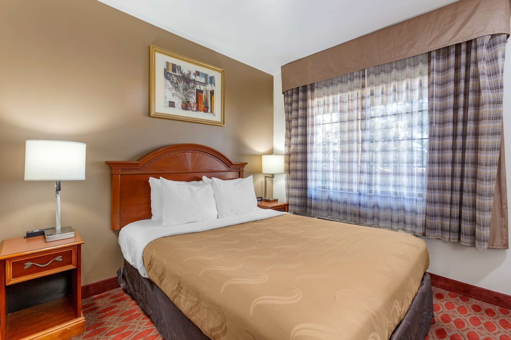 Quality Inn & Suites Goodyear - Phoenix West 16/42