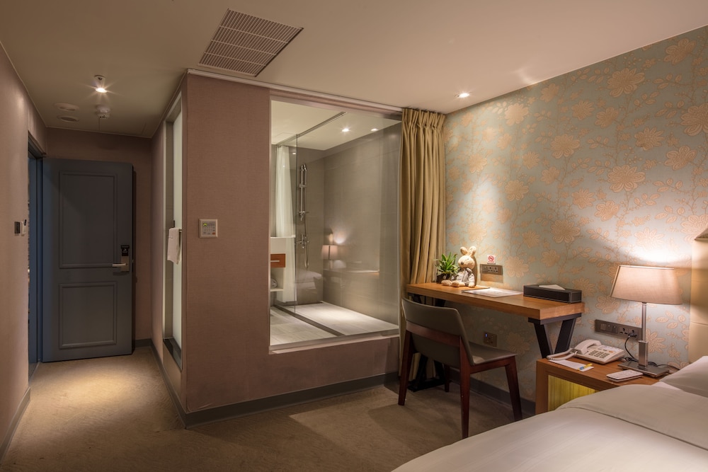 Urtrip Hotel 35/43