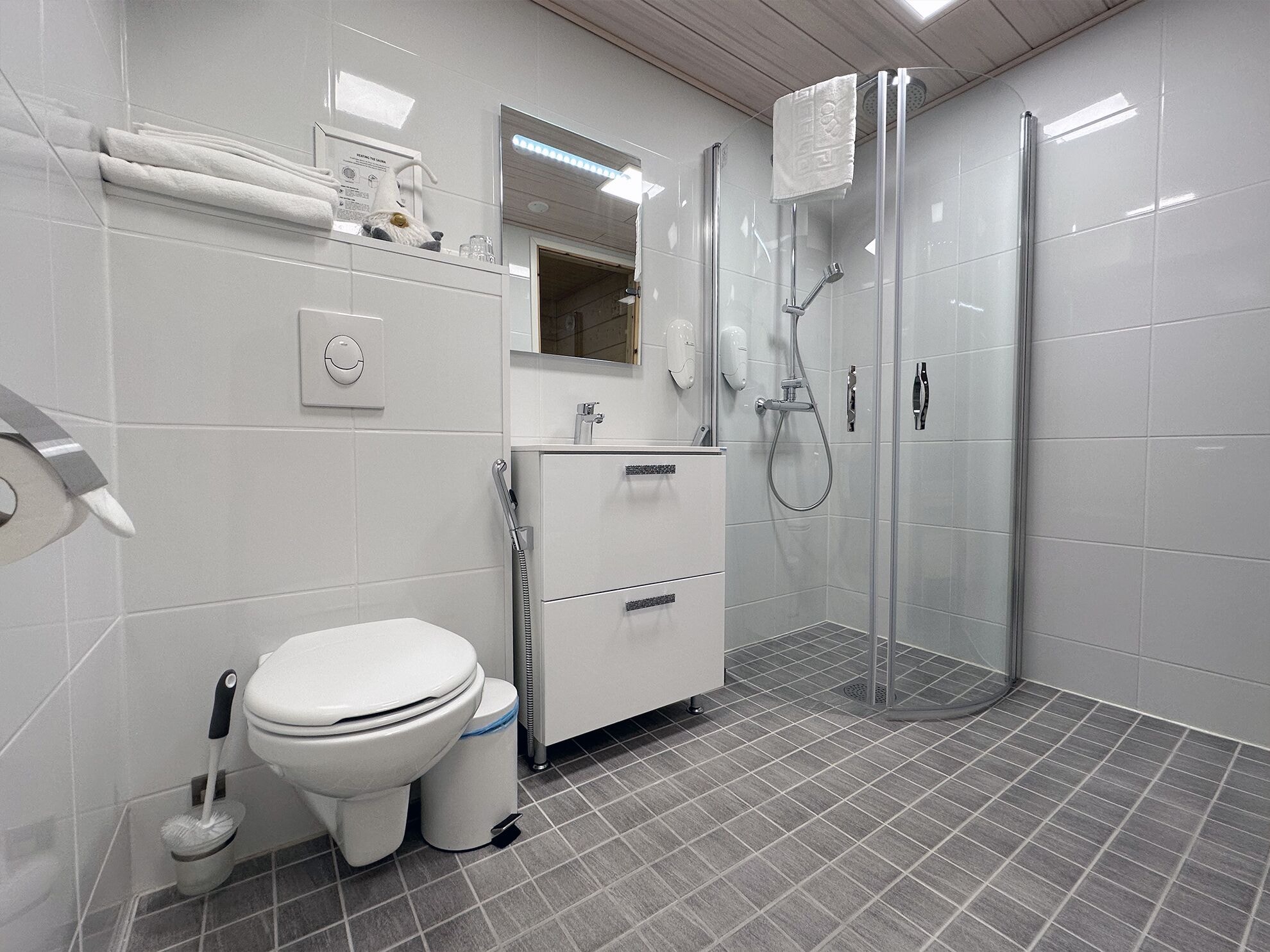 Classic, Villa, Twin Beds, Sauna, Seaside Glass Villas 2/2