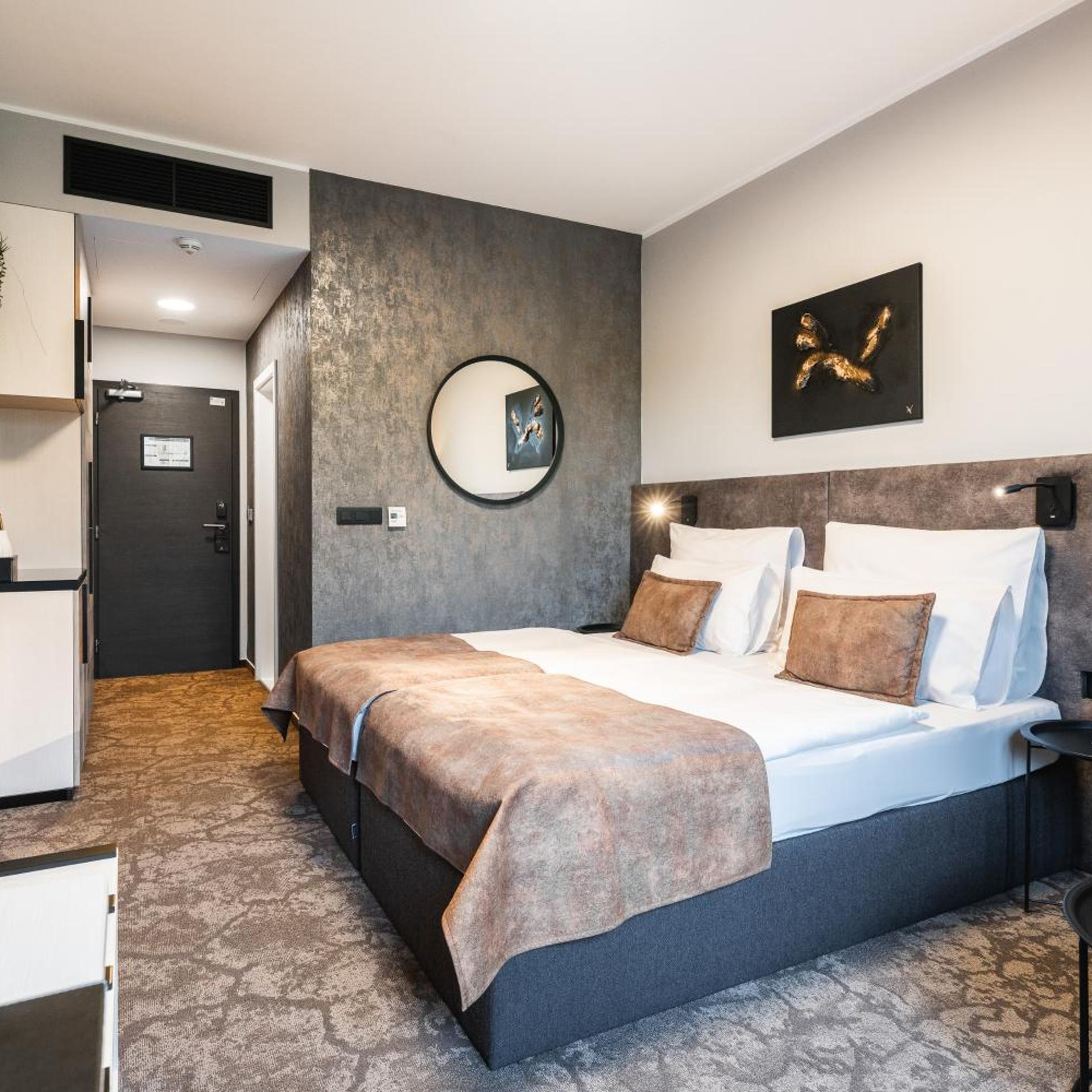 Plus, Deluxe, Double or Twin Bed