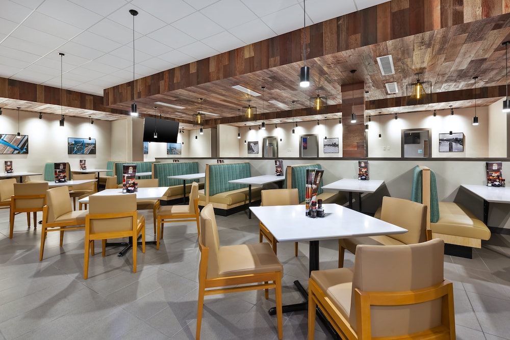 Holiday Inn & Suites Toledo Southwest - Perrysburg 52/59