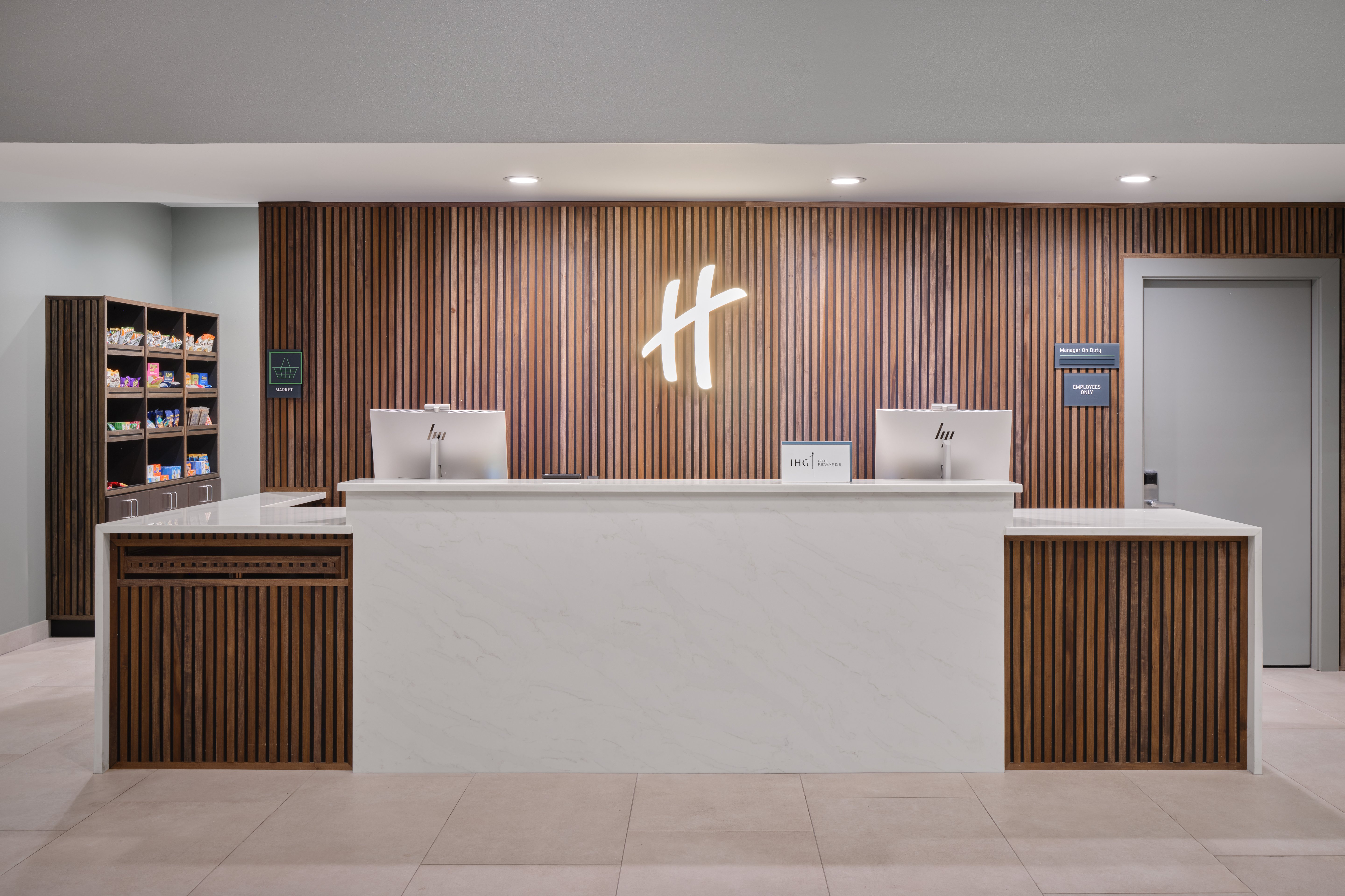 Holiday Inn Gonzales 9/50