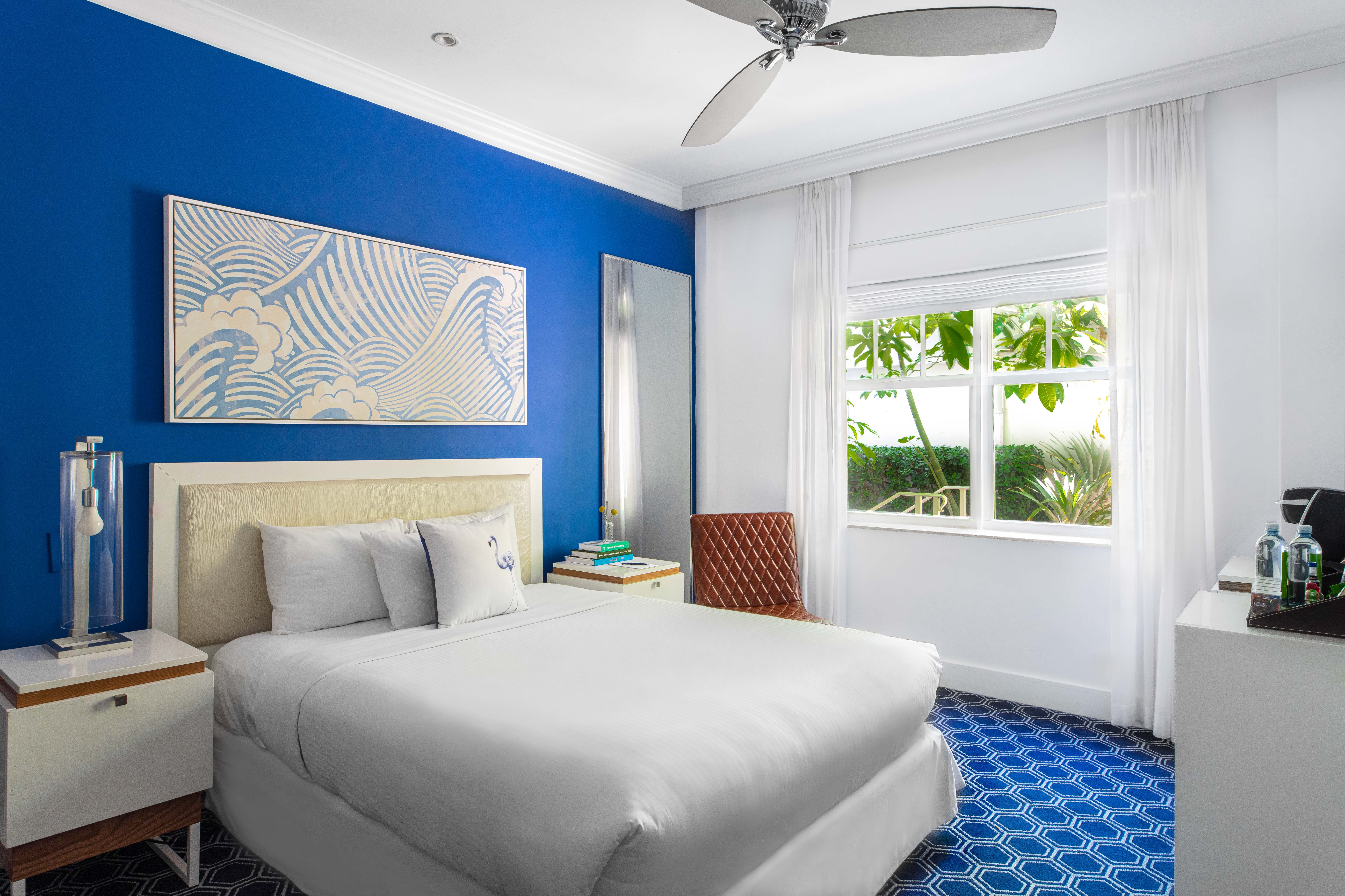 Blue Moon Hotel 22/75
