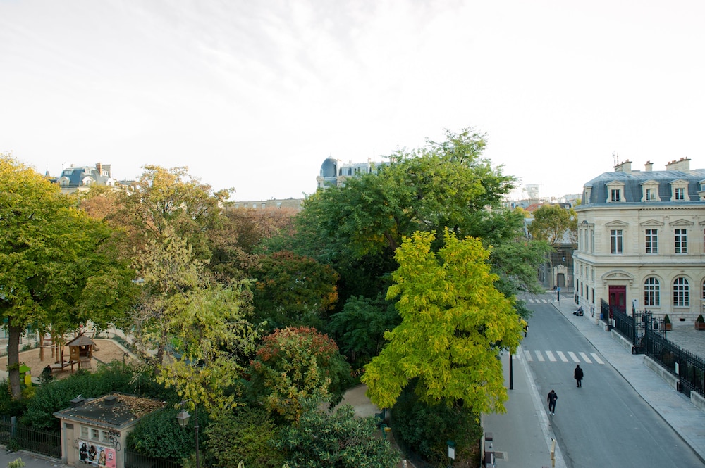 LA CHAMBRE DU MARAIS 3/50