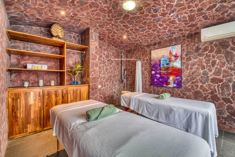 El Castillo - Adults Only 14/50