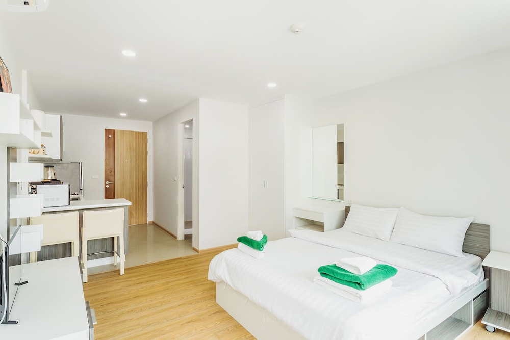 Condo in Kata in Ozone - A604 9/18