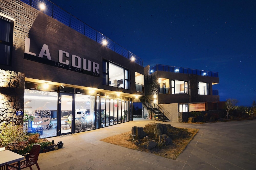 La Cour 7/50