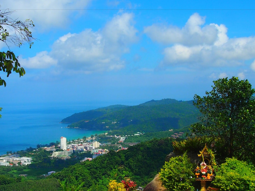 P R Patong Hotel 28/30