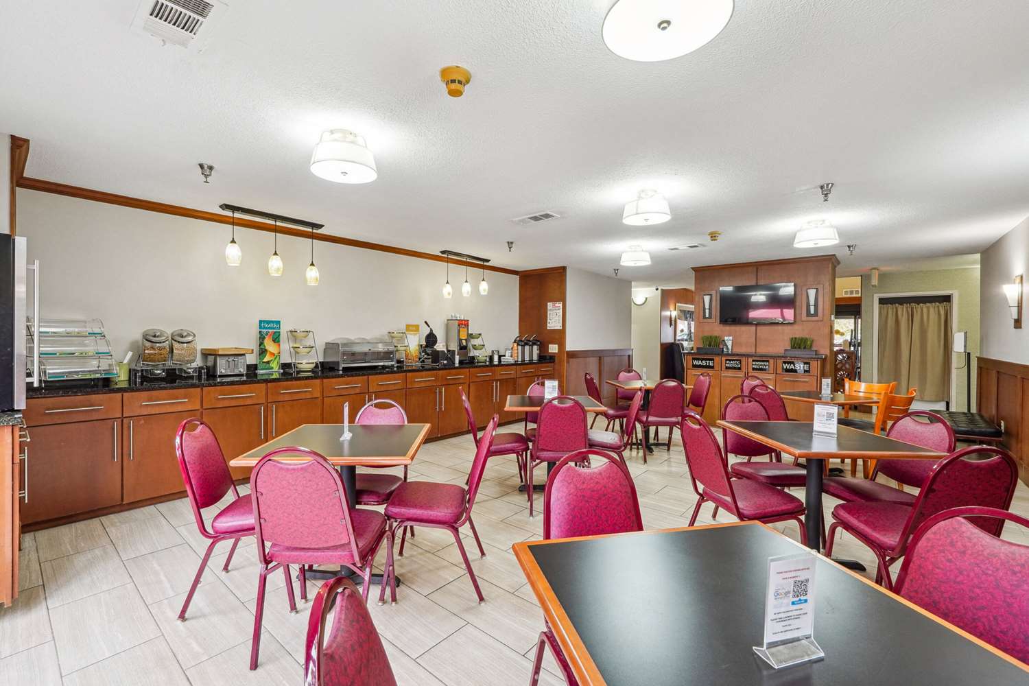 Quality Inn & Suites Dawsonville GA 33/40