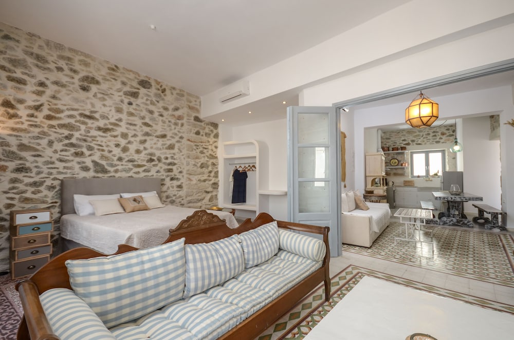 Naxos Center Houses 18/50