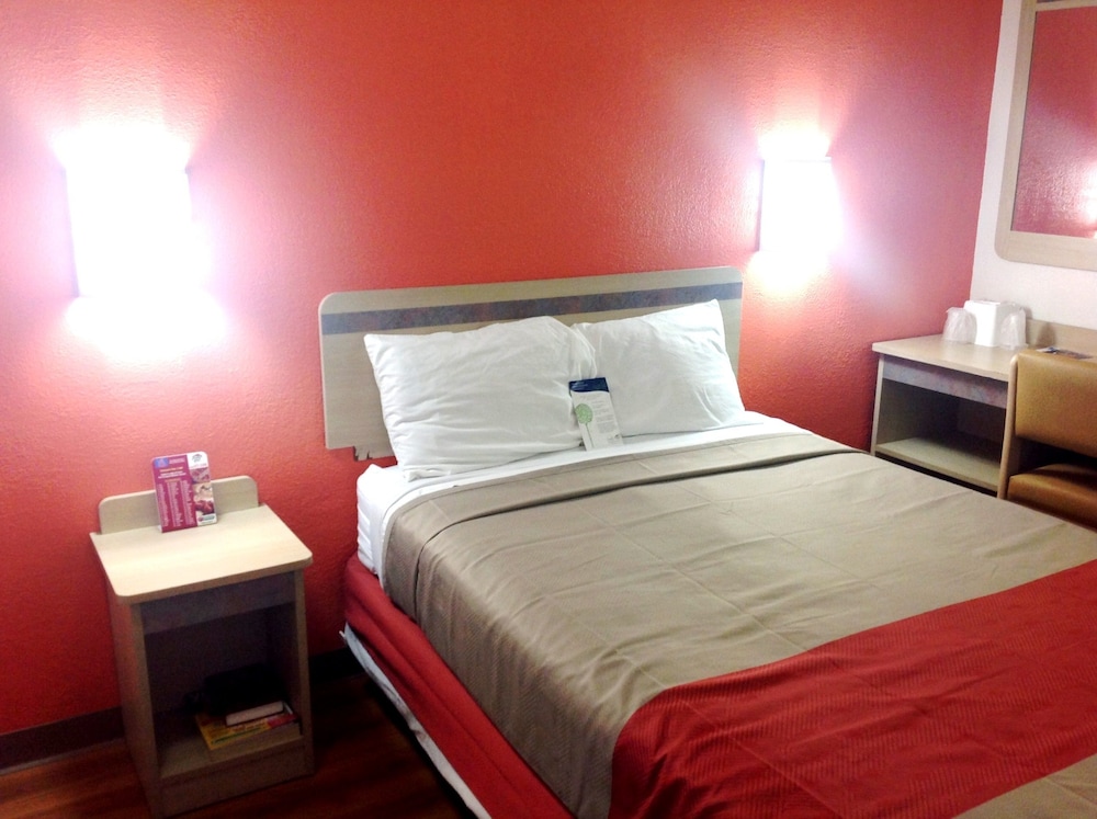 Motel6 North Ridgeville, OH - Cleveland Intl Airport - N Ridgeville 35/45