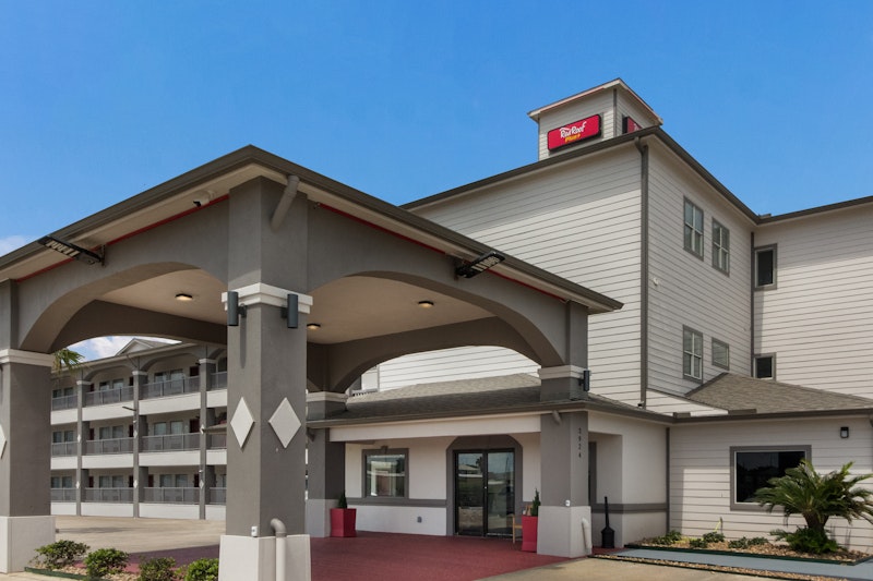 Red Roof PLUS Galveston Beachfront 6/42