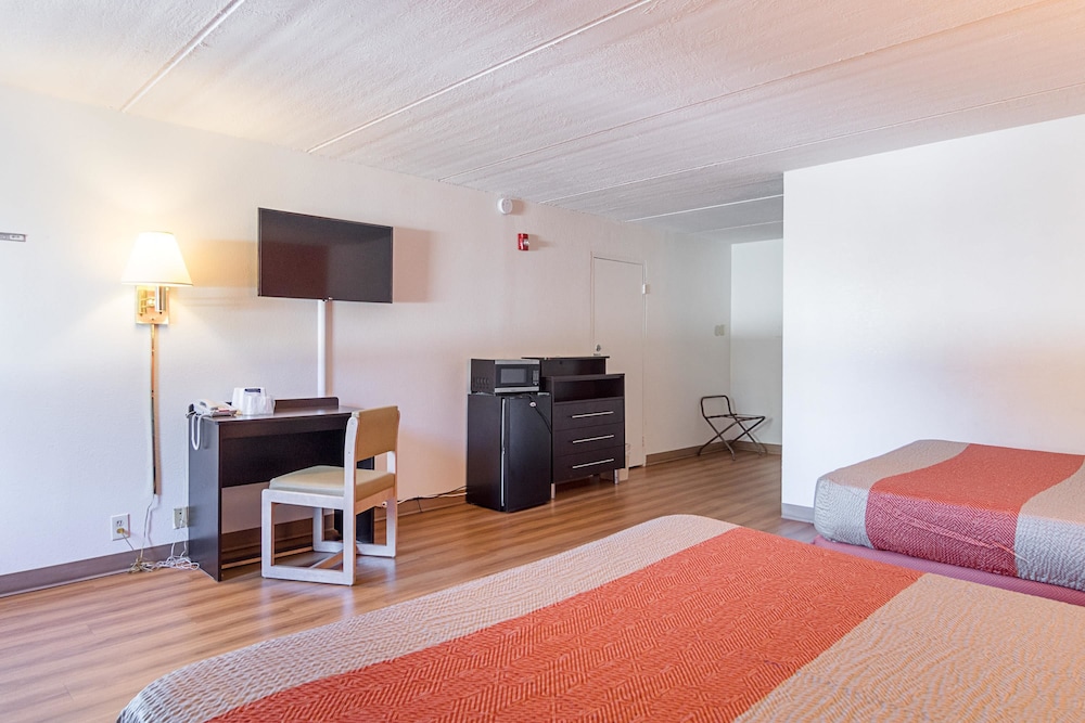 Motel6 Decatur, GA 45/55