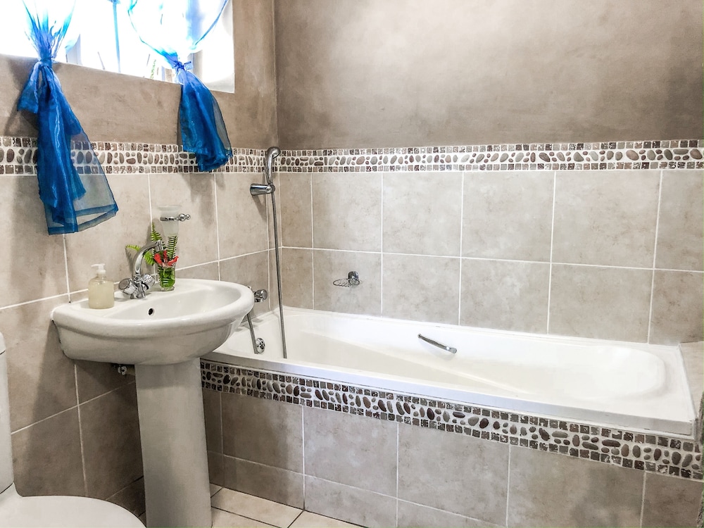 Ingwenya Lodge 49/50