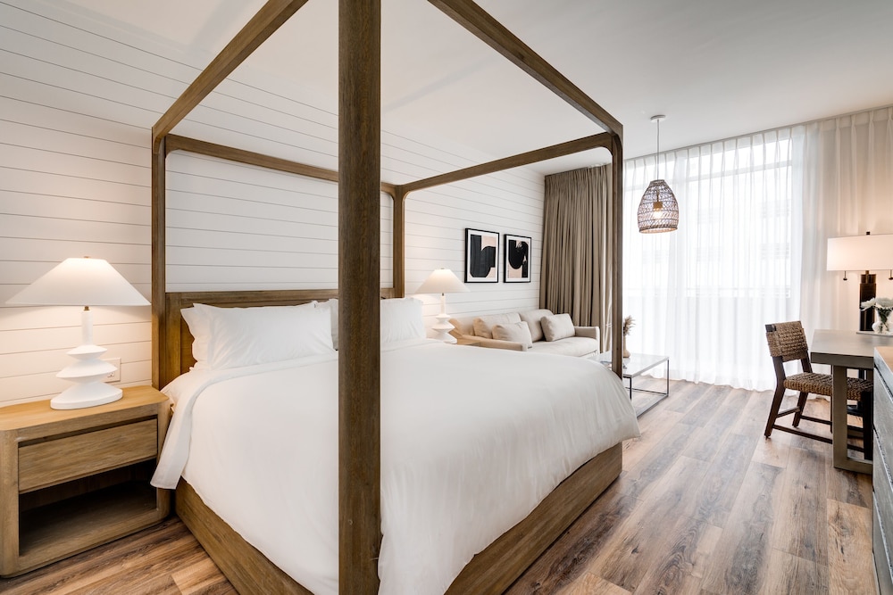 PENTHOUSE, KING BED, OCEAN VIEW, BALCONY