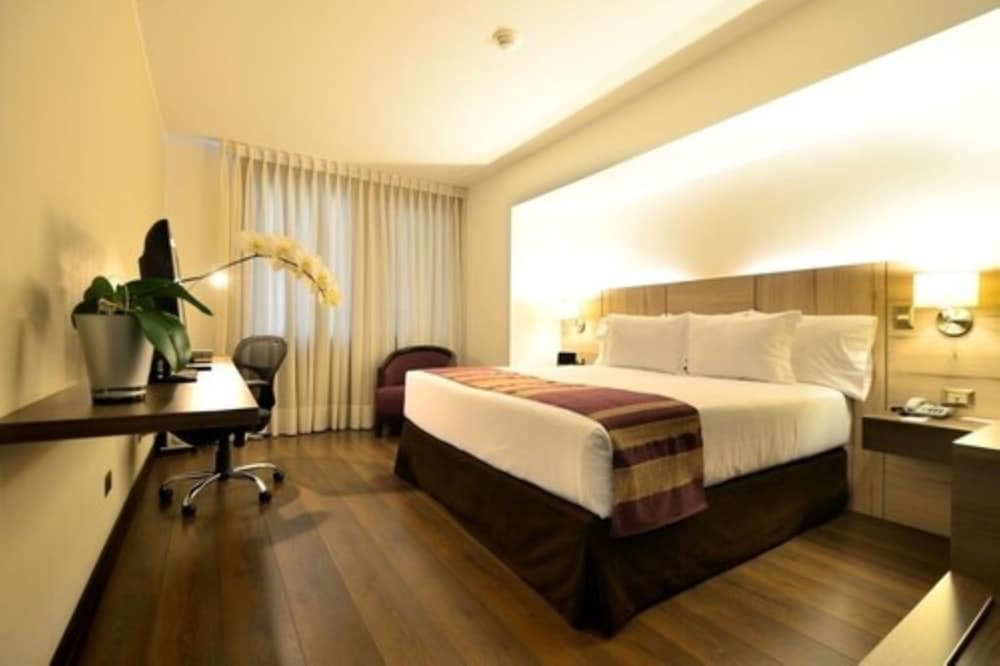 AKU HOTELS 12/69