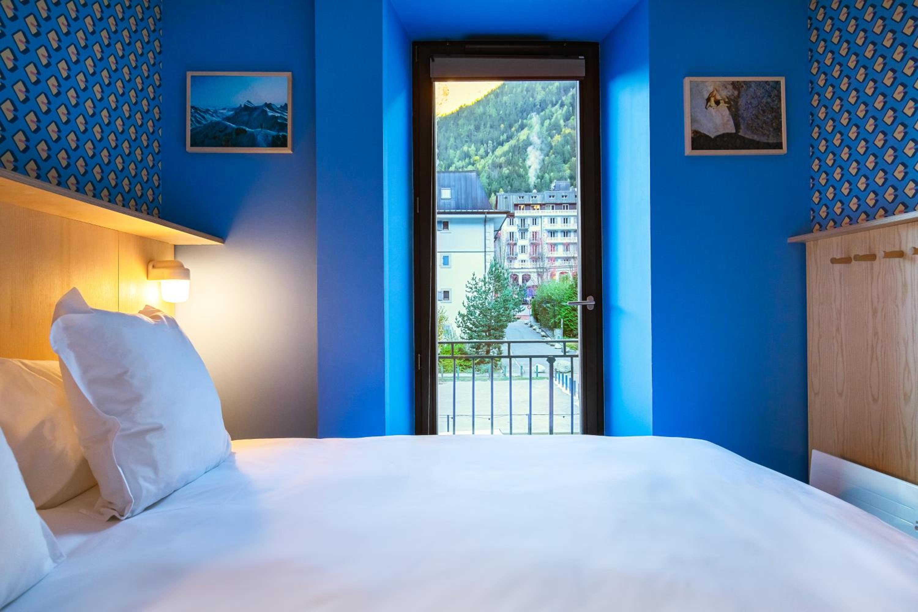 Cosmiques Hotel 9/40