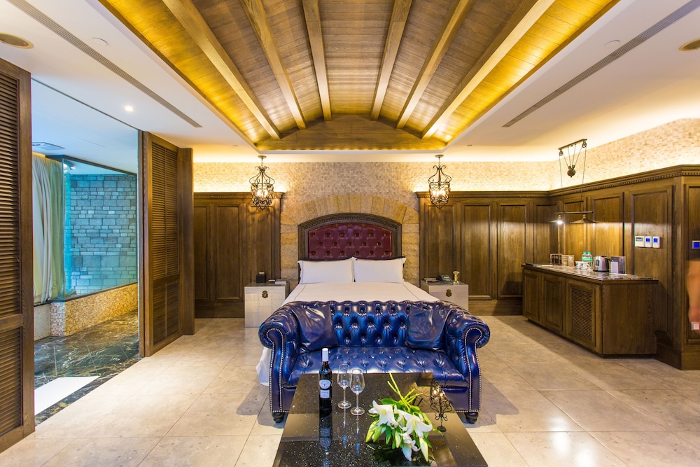 The Castle Ballet Taichung A Boutique Hotel 10/77
