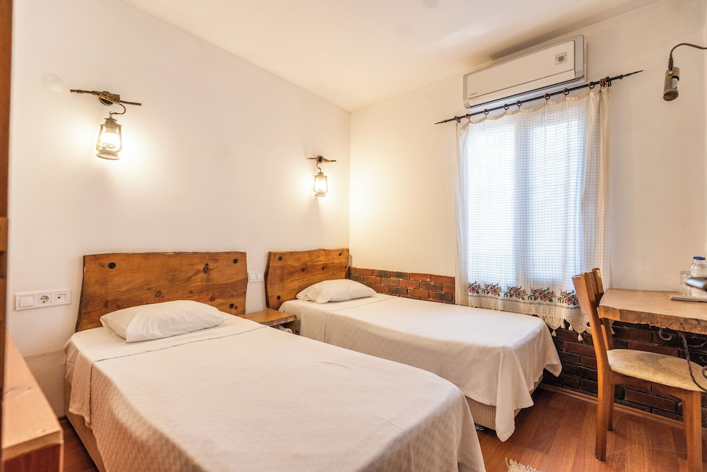 Amazon Petite Palace 17/50