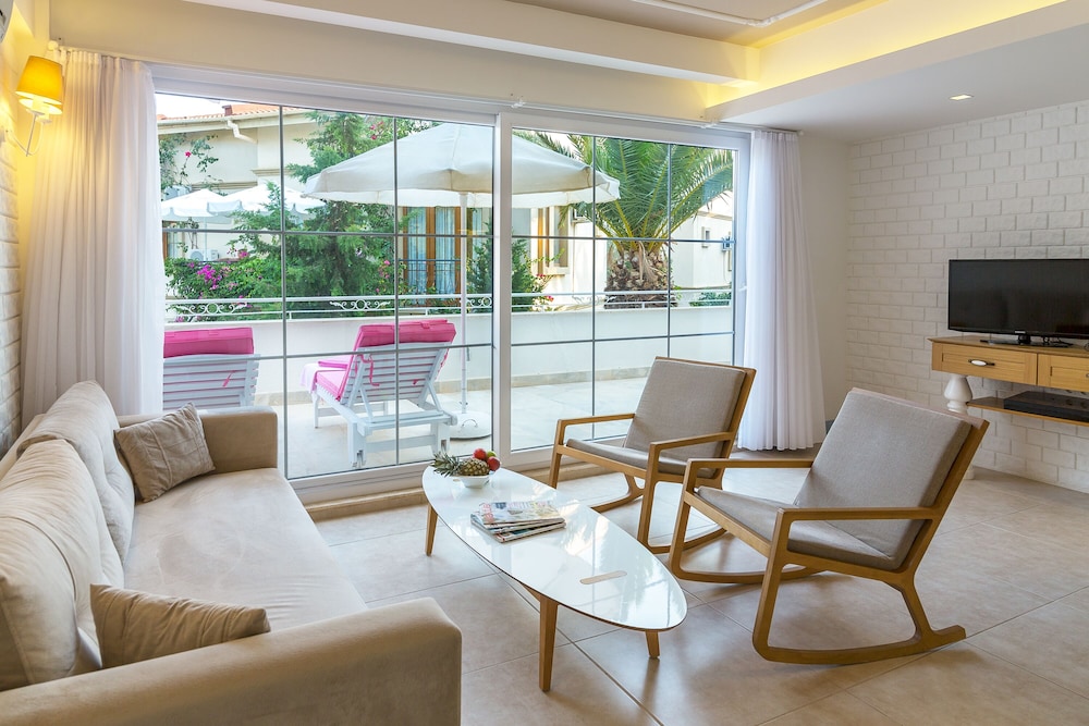 Kalkan Suites 24/50
