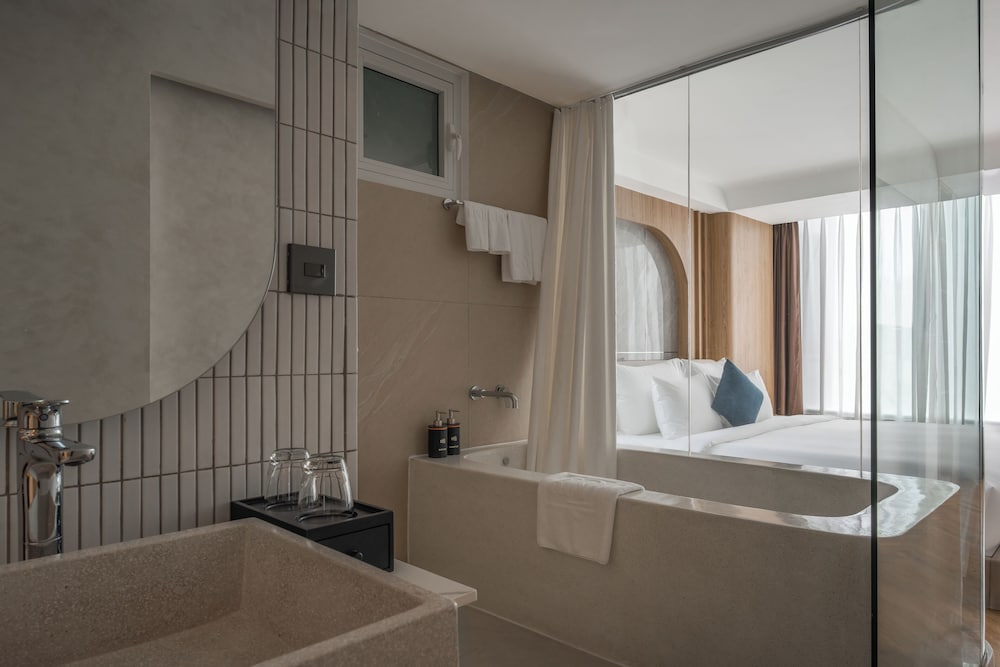 Kin Hotel Thai Van Lung 49/50