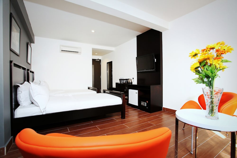 Crossroads Hotel 27/46