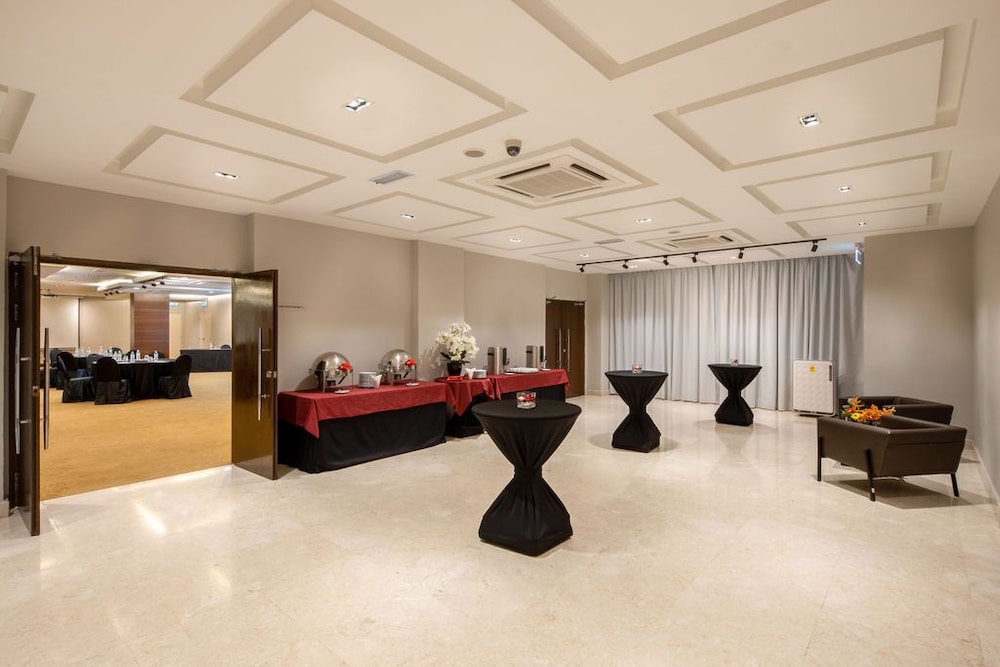 Rocana Hotel 6/40