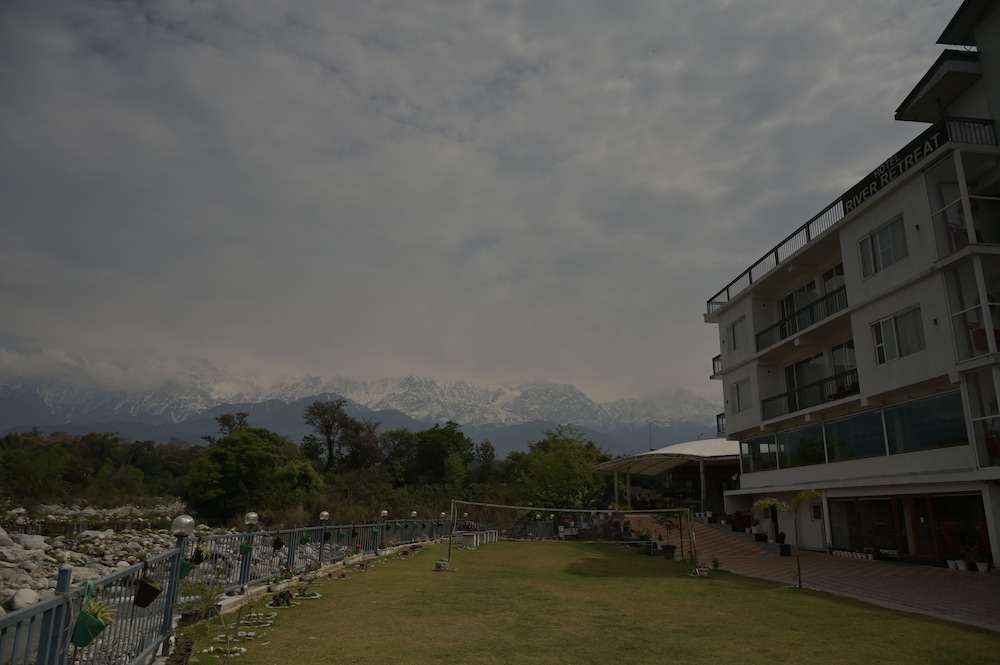 Hotel River Retreat 2/28