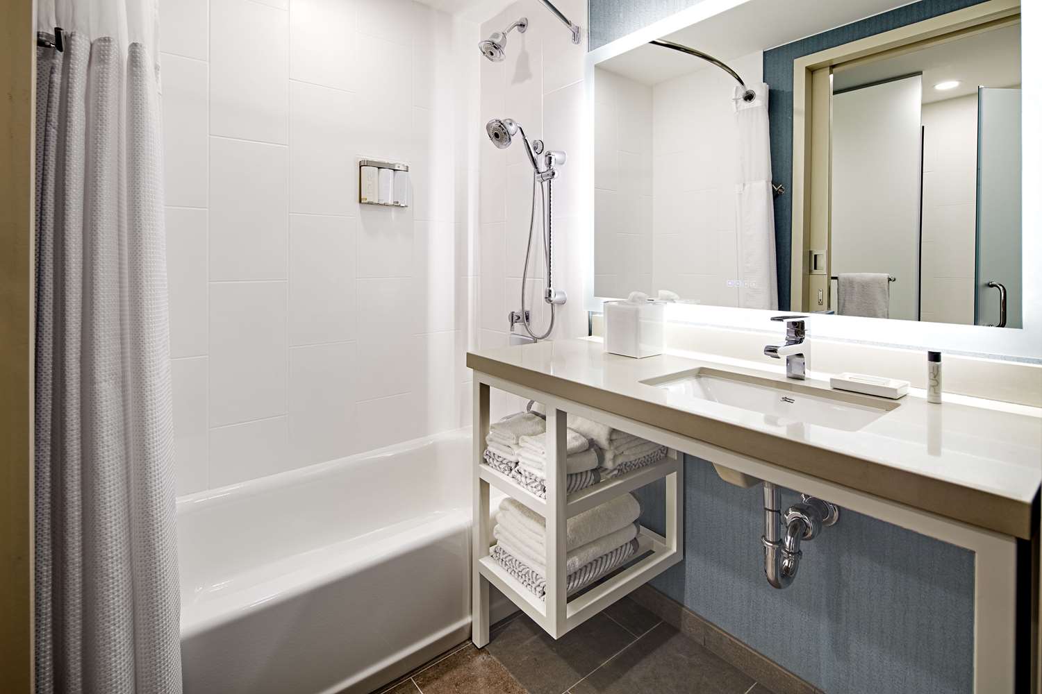 غرفة بسريرين كوين، Anaheim Suites Hotel 2/3