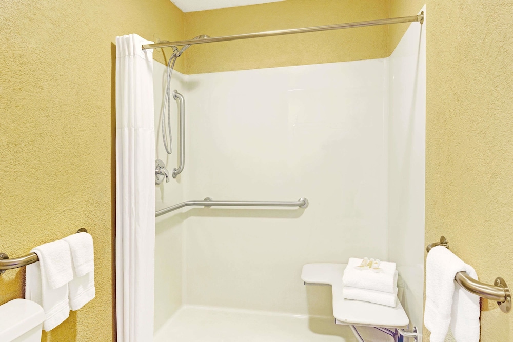 Days Inn by Wyndham Cherokee Near Casino 14/20