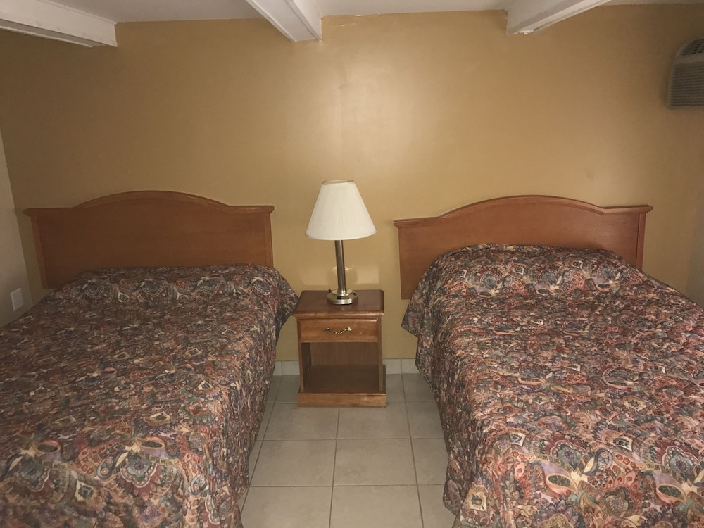 La Fontana Motel 10/16