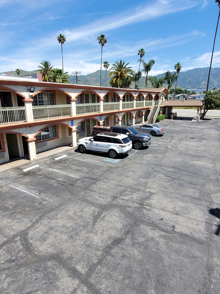 Delmonico Motel 7/11