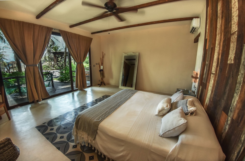 SUITE, BEACH SIDE, GROUND FLOOR