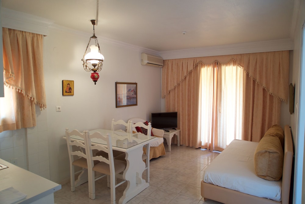 Villa Christina-Vromolimnos 39/56