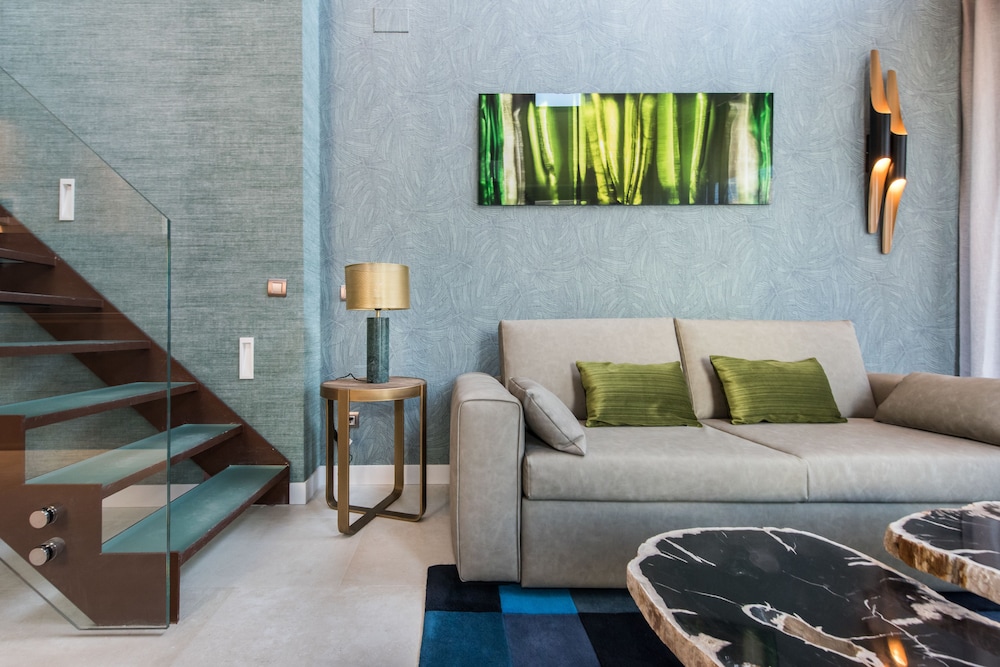The Garden Suites 30/42