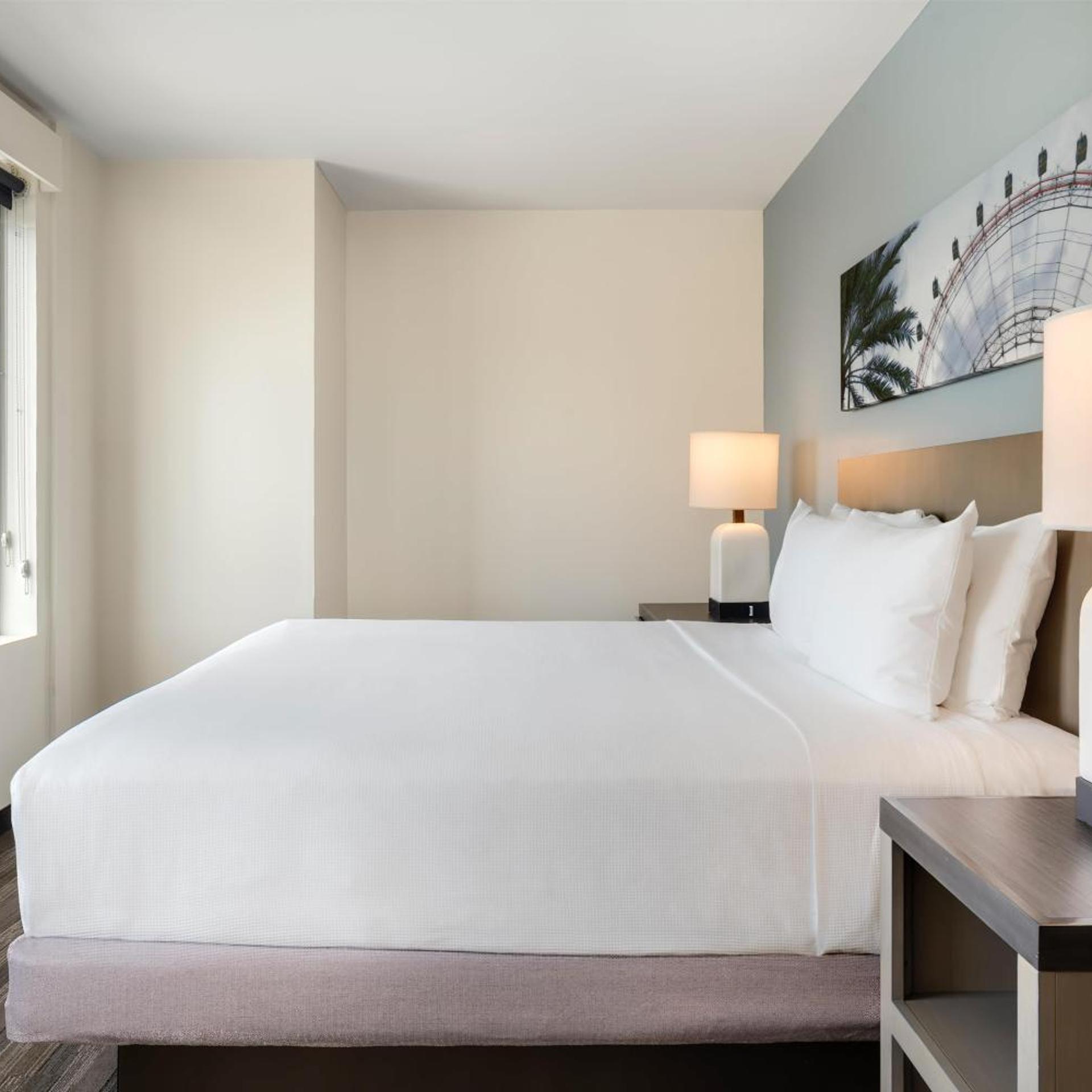 2 Bedrooms, Suite, 2 King Beds, Sofa, Kitchen