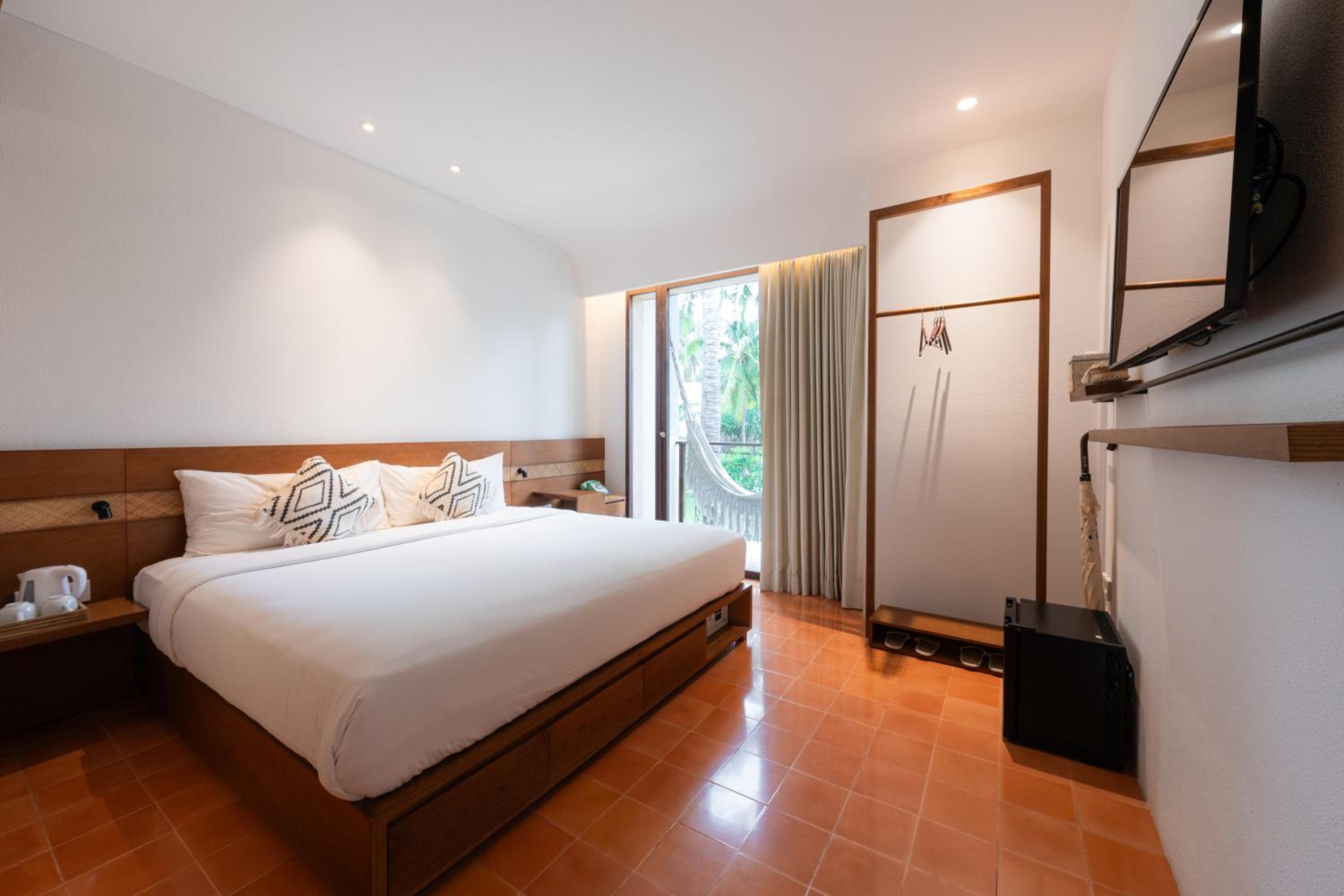 Cocoon, Garden, Double Bed