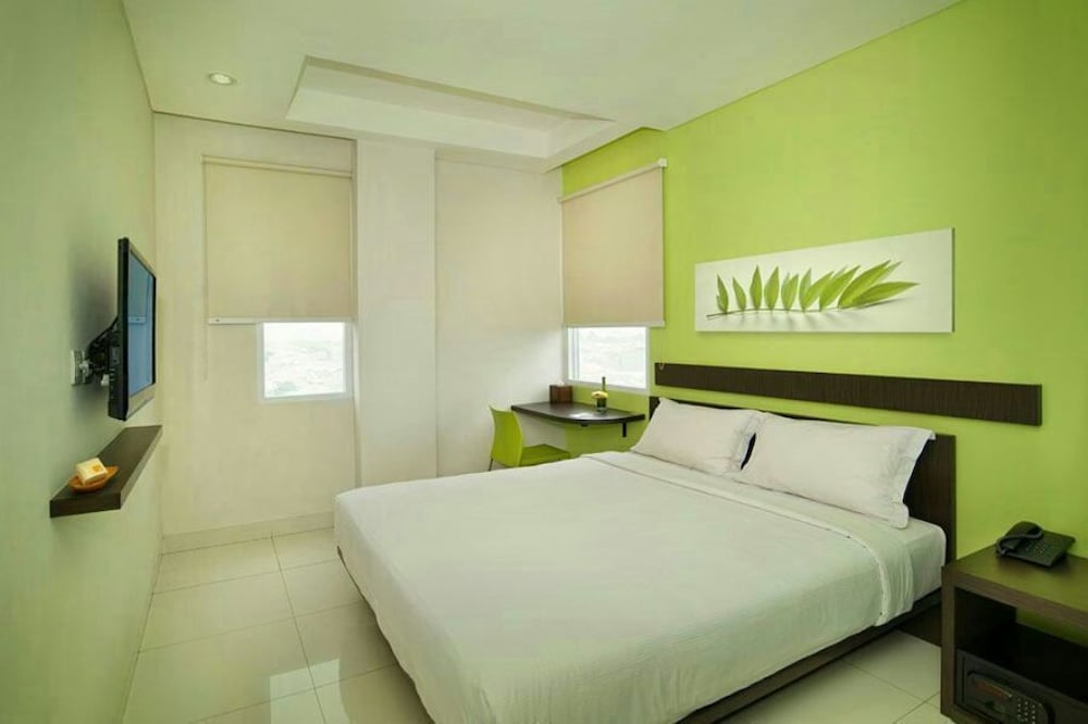 V HOTEL JAKARTA 12/45