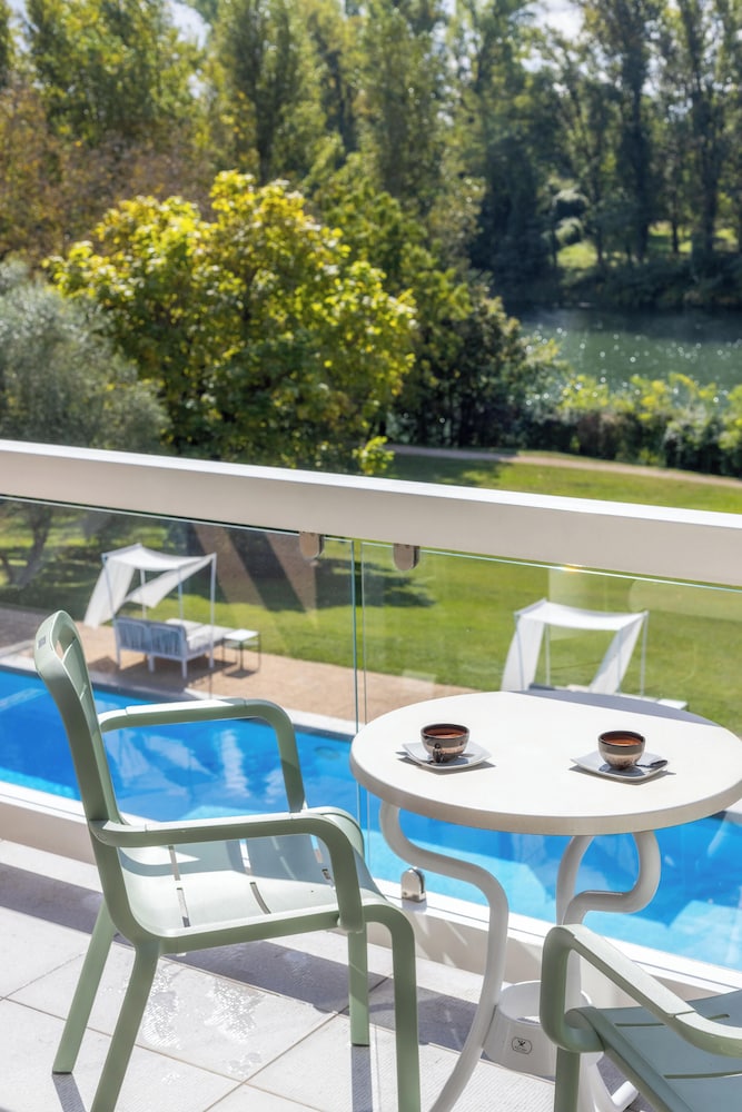 Relais and Chateaux Hotel La Reserve 18/37