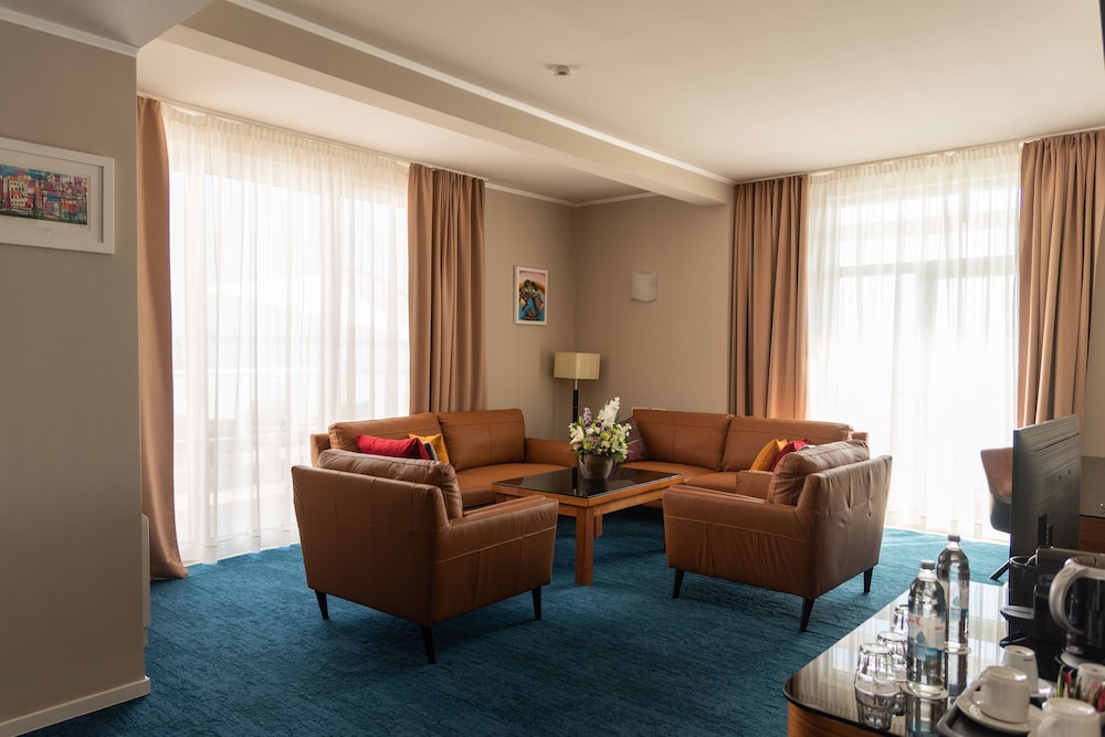 Lero Hotel 56/82