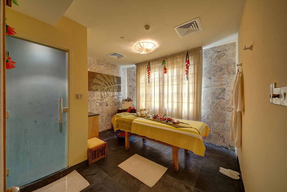 swimming pool spa