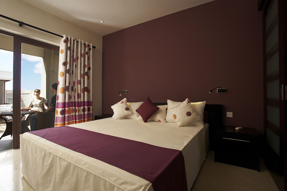 Grand Bay Suites 25/65